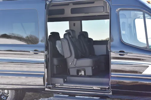 ford_transit_limo_small_feat2