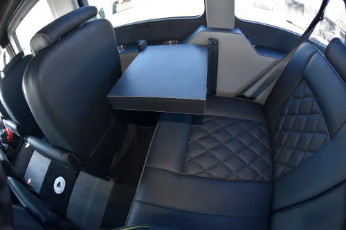 ford_transit_limo_small_feat4