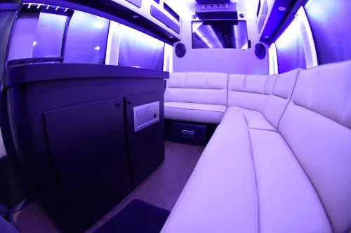 ford_transit_limo_small_feat5