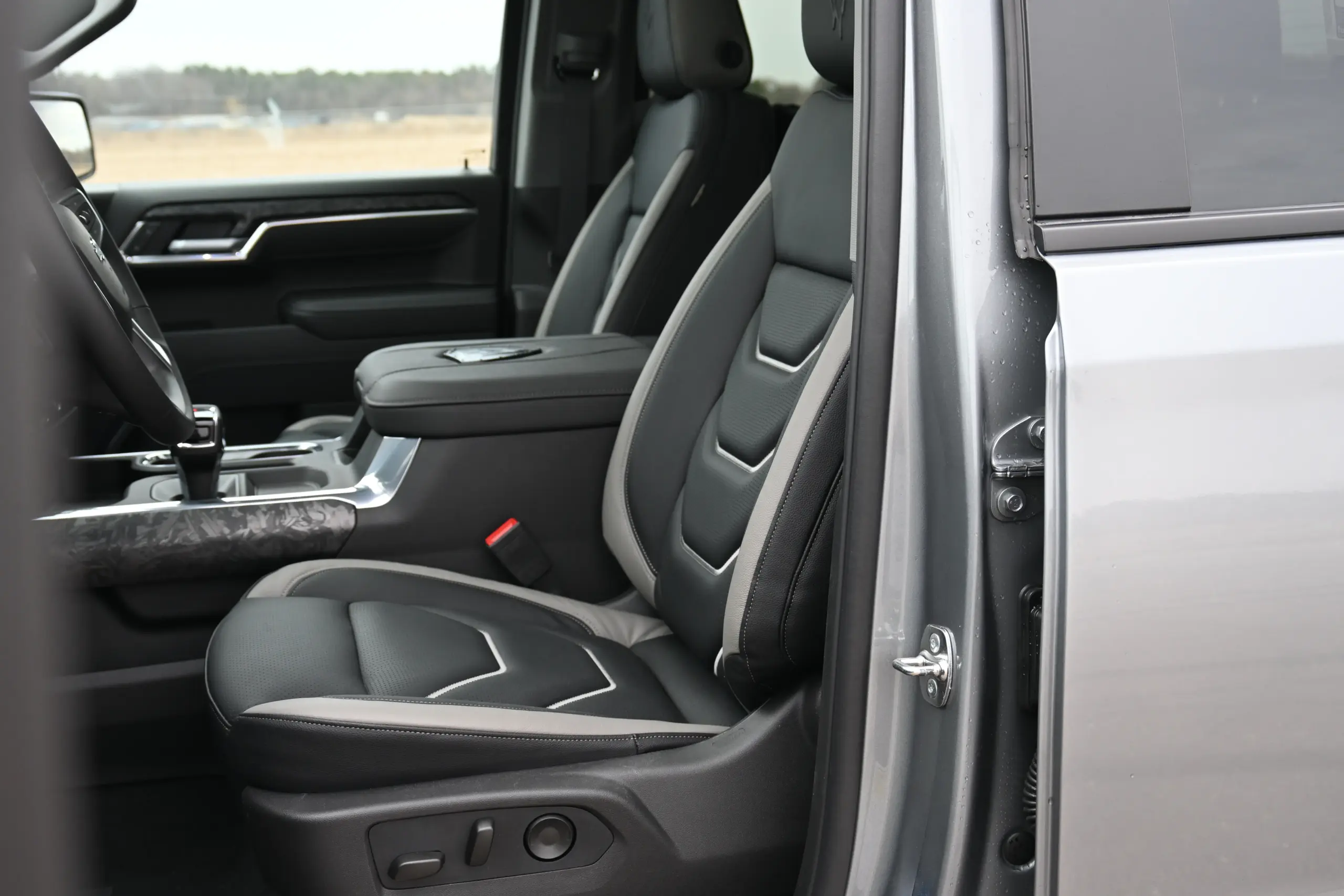 2026-chevy-1500-crewcab-m80-waldoch-interior-front