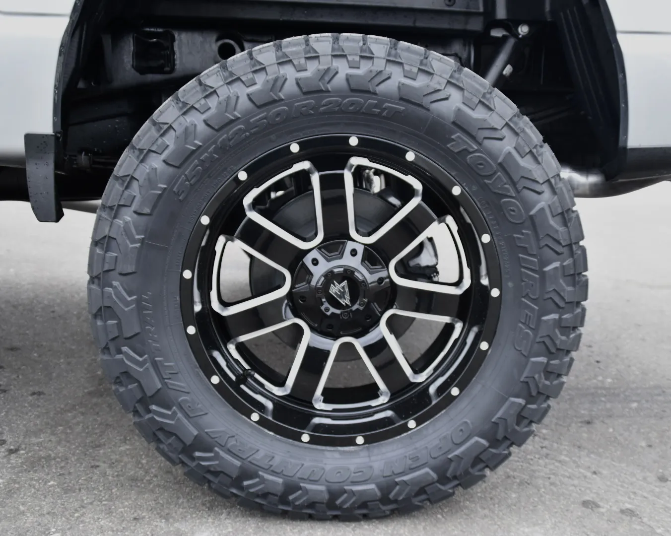 2026-ford-f150-silver-lift-waldoch-wheel