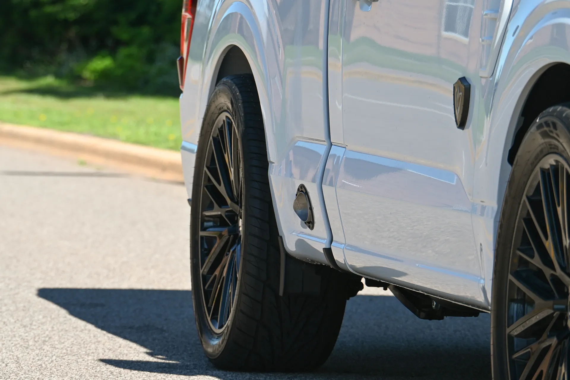 redline-f150-white-2026-reg-cab-side-exhaust-pass-angle-low